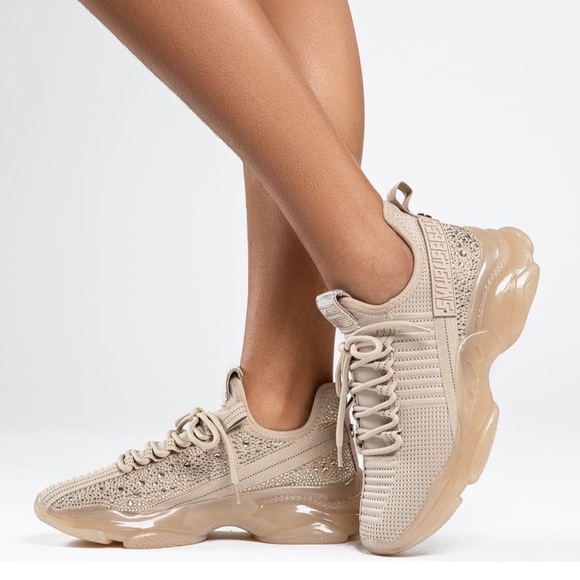 Sneakers - Picture 4 of 10